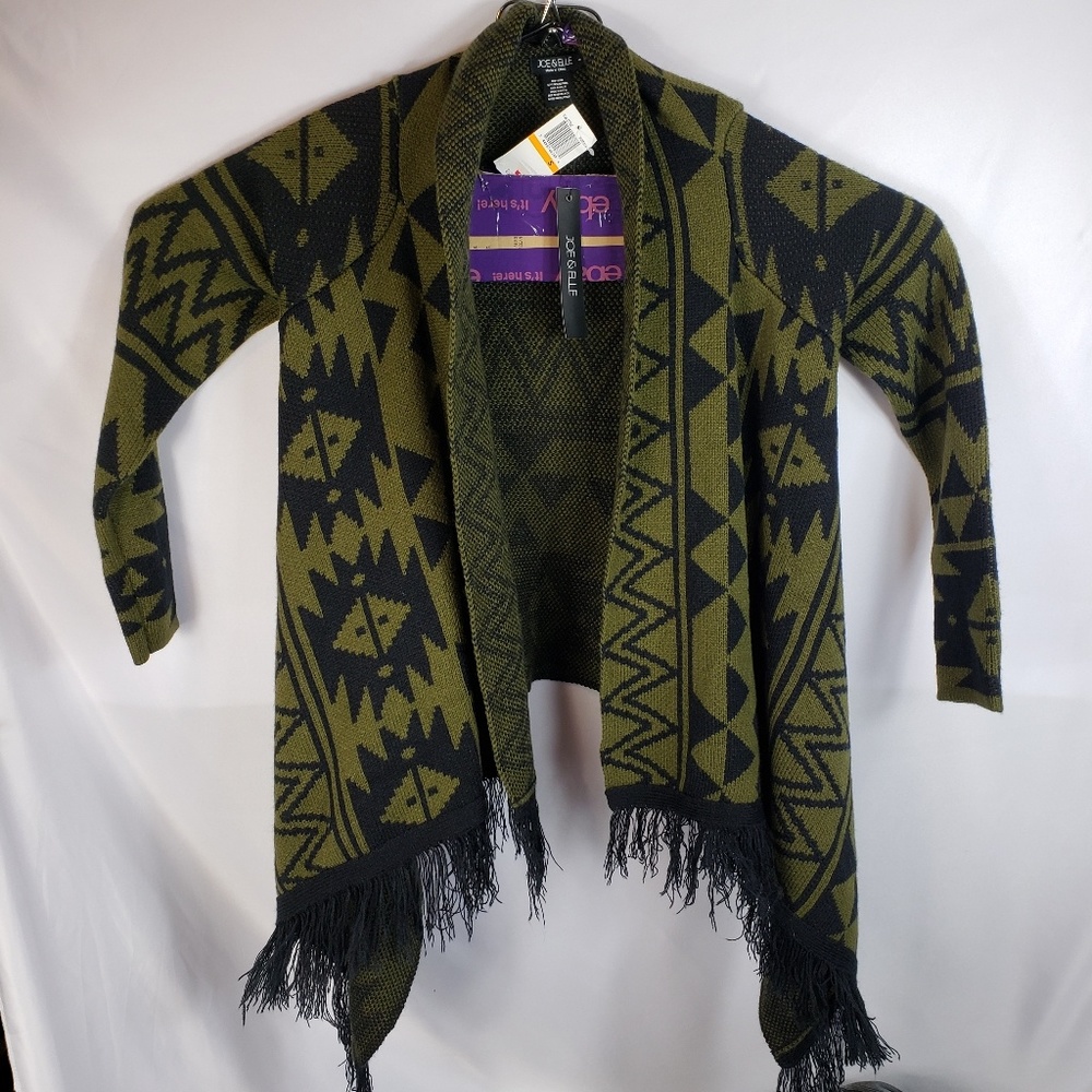 Joe & Elle Long Sleeve Aztec Print Small